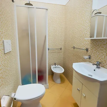 Elisena Apartment *